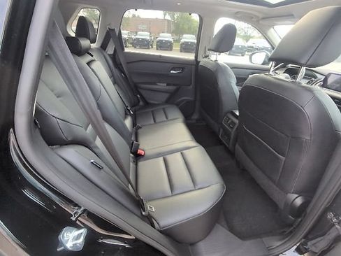Used 2023 Nissan Rogue SV w/ SV Premium B Package FWD image 5