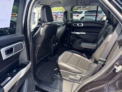 Used 2022 Ford Explorer XLT w/ Equipment Group 202A AWD/4WD image 25