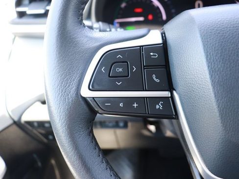 Used 2025 Toyota Sienna XLE FWD image 22