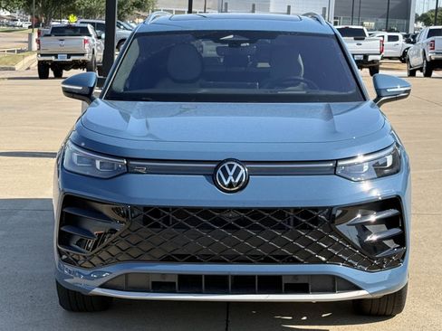 Used 2025 Volkswagen Tiguan SEL R-Line AWD/4WD image 8