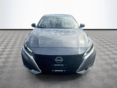 Used 2024 Nissan Altima 2.5 SV FWD image 2
