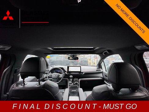 Used 2025 Toyota Sienna XSE w/ XSE Plus Package image 32