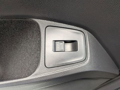 Used 2022 Volkswagen Tiguan SEL R-Line image 23