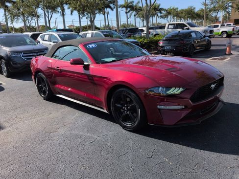 Used 2019 Ford Mustang Convertible RWD image 2
