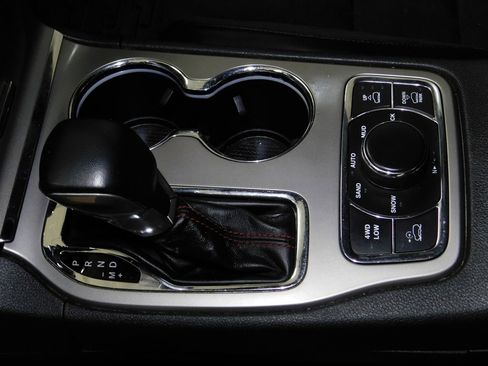 Used 2021 Jeep Grand Cherokee Trailhawk w/ Premium Lighting Group AWD/4WD image 38