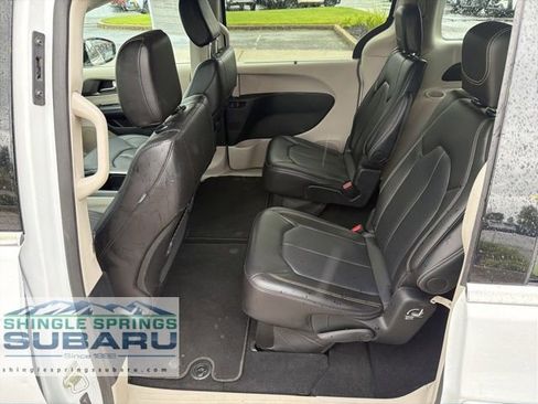Used 2024 Chrysler Pacifica Touring-L image 25