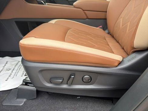 New 2026 Nissan Pathfinder Platinum image 9