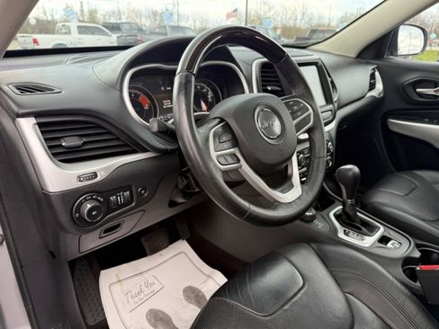 Used 2017 Jeep Cherokee Overland AWD/4WD image 20