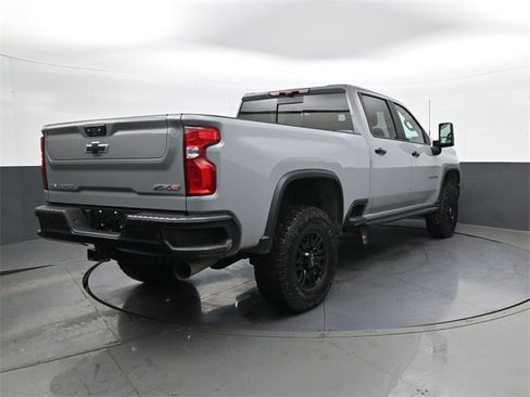 Used 2024 Chevrolet Silverado 2500 ZR2 w/ Technology Package image 5