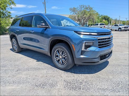 New 2026 Chevrolet Traverse LT w/ Driver Confidence Package FWD image 2