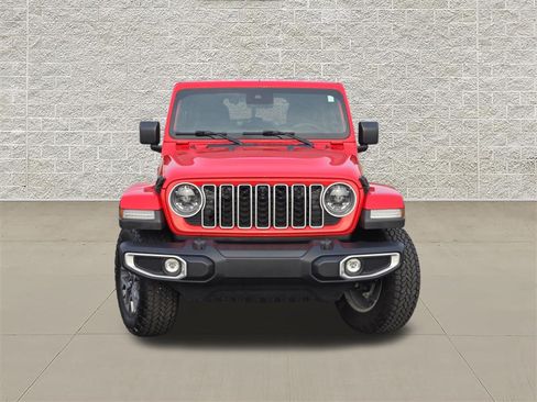 Used 2025 Jeep Wrangler Unlimited Sahara w/ Technology Group AWD/4WD image 2