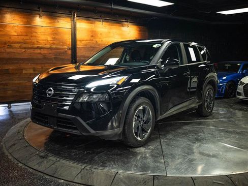 Used 2025 Nissan Rogue SV AWD/4WD image 2