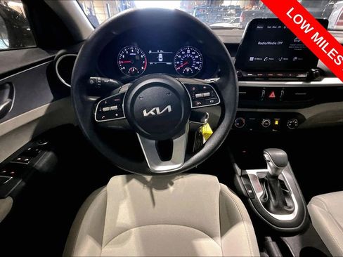 Used 2022 Kia Forte LXS w/ LXS Technology Package FWD image 5
