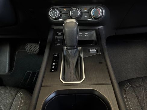 Used 2025 Nissan Kicks SV FWD image 19