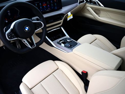 Used 2025 BMW 430i Coupe w/ M Sport Package image 10