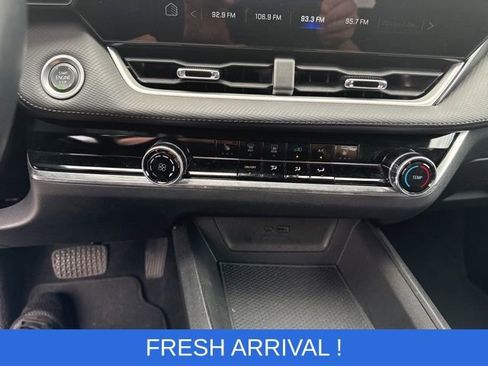 Used 2025 Chevrolet Equinox LT image 6