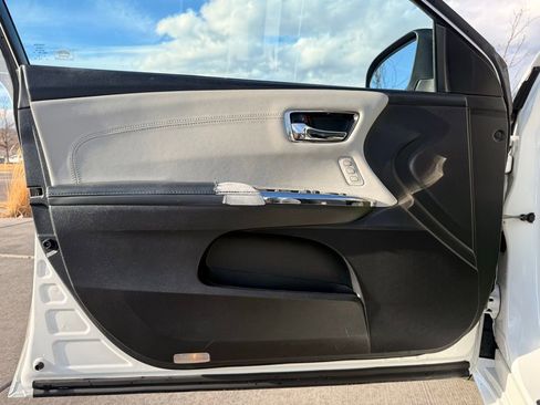 Used 2018 Toyota Avalon XLE Premium image 9