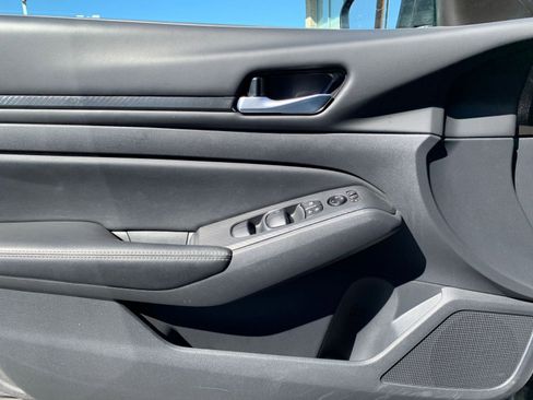 Used 2025 Nissan Altima 2.5 SV FWD image 18