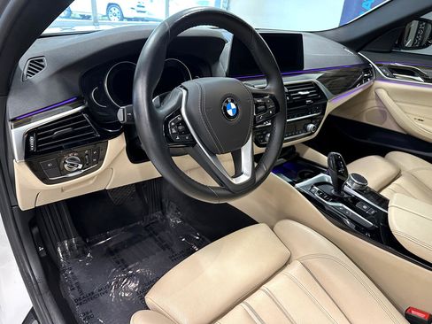 Used 2018 BMW 530i w/ Premium Package image 17