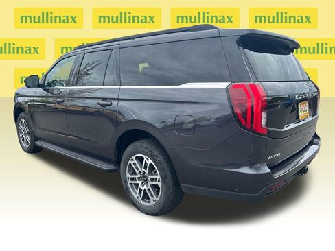 Used 2025 Ford Expedition Max Active AWD/4WD image 11