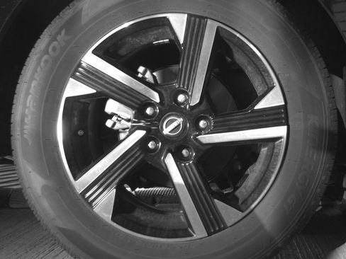 Used 2025 Nissan Sentra SV FWD image 15