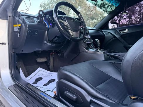 Used 2014 Hyundai Genesis 3.8 image 10