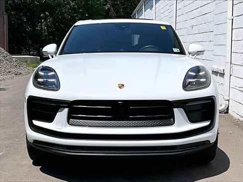 Certified 2024 Porsche Macan AWD/4WD image 8