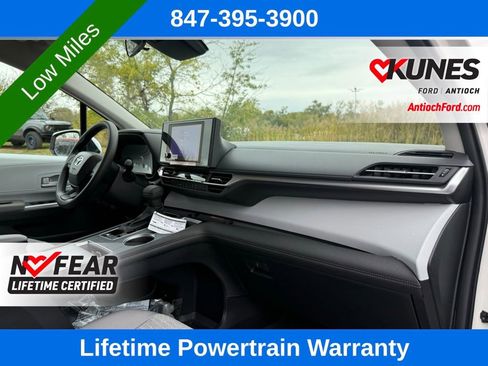 Used 2025 Toyota Sienna LE image 12
