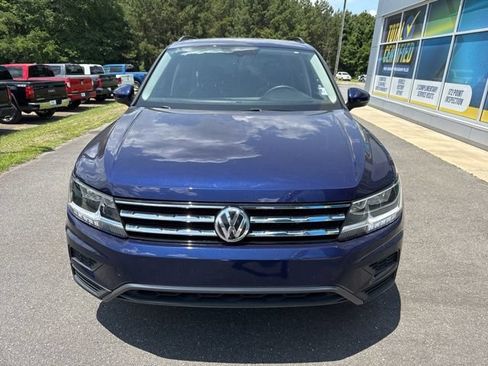 Used 2021 Volkswagen Tiguan SE w/ Panoramic Sunroof Package FWD image 2