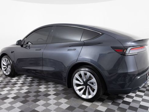 Used 2026 Tesla Model Y AWD image 4
