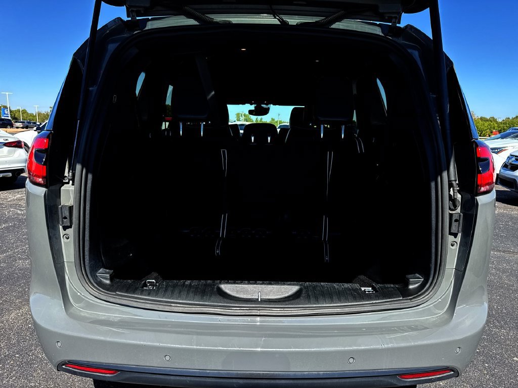 Used 2025 Chrysler Pacifica Limited FWD image 25