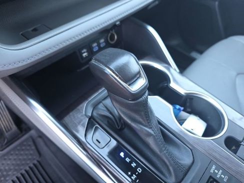 Used 2022 Toyota Highlander Limited image 23
