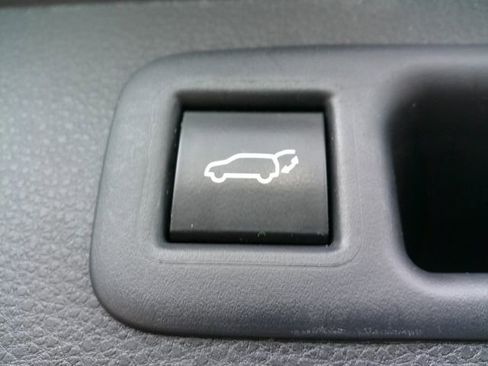 Used 2023 Toyota Highlander XLE image 31