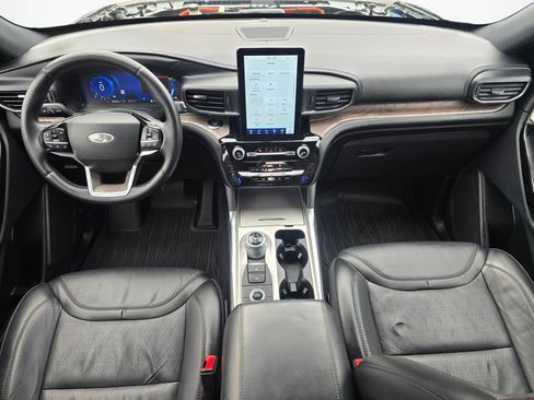 Used 2022 Ford Explorer Platinum w/ Technology Package AWD/4WD image 16