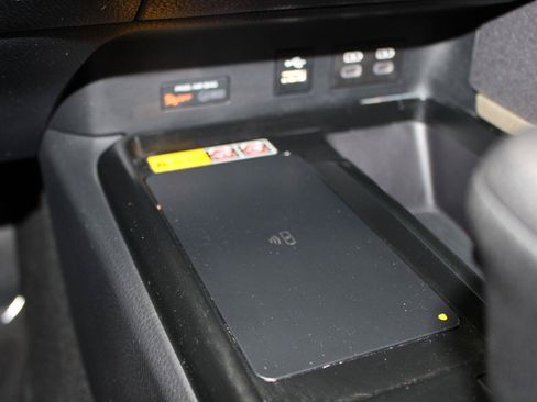 Used 2025 Toyota Camry LE AWD/4WD image 24