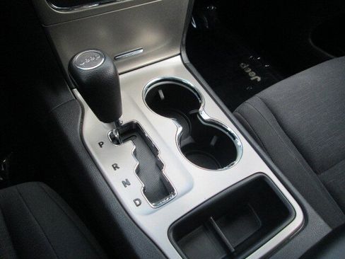 Used 2012 Jeep Grand Cherokee Laredo image 16