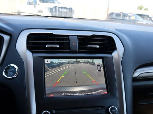 Used 2018 Ford Fusion SE w/ Fusion SE Technology Package FWD image 12