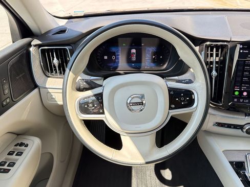 Used 2022 Volvo XC60 B5 Inscription w/ Climate Package image 25