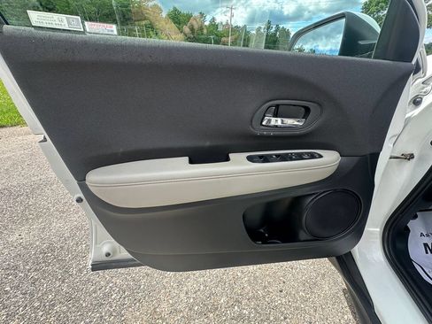 Used 2022 Honda HR-V LX image 10