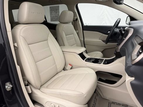 Used 2021 GMC Acadia Denali w/ Denali Technology Package AWD/4WD image 3