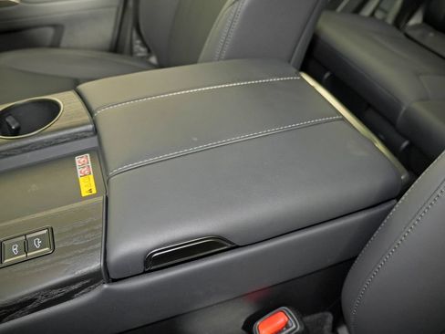 Used 2025 Lexus LX 700h Overtrail AWD/4WD image 35