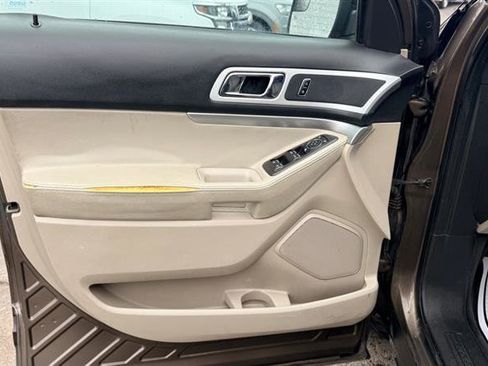 Used 2015 Ford Explorer XLT w/ Equipment Group 201B image 38