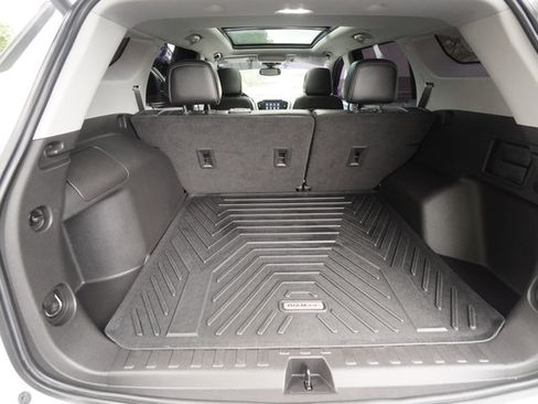 Used 2022 GMC Terrain SLT w/ Infotainment Package II FWD image 27