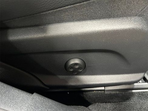 Used 2017 Mercedes-Benz E 300 4MATIC image 17