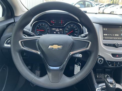 Used 2018 Chevrolet Cruze LS image 14