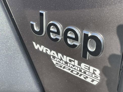 Used 2019 Jeep Wrangler Unlimited Sport S image 9