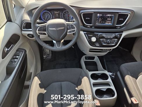 Used 2022 Chrysler Voyager LX FWD image 13