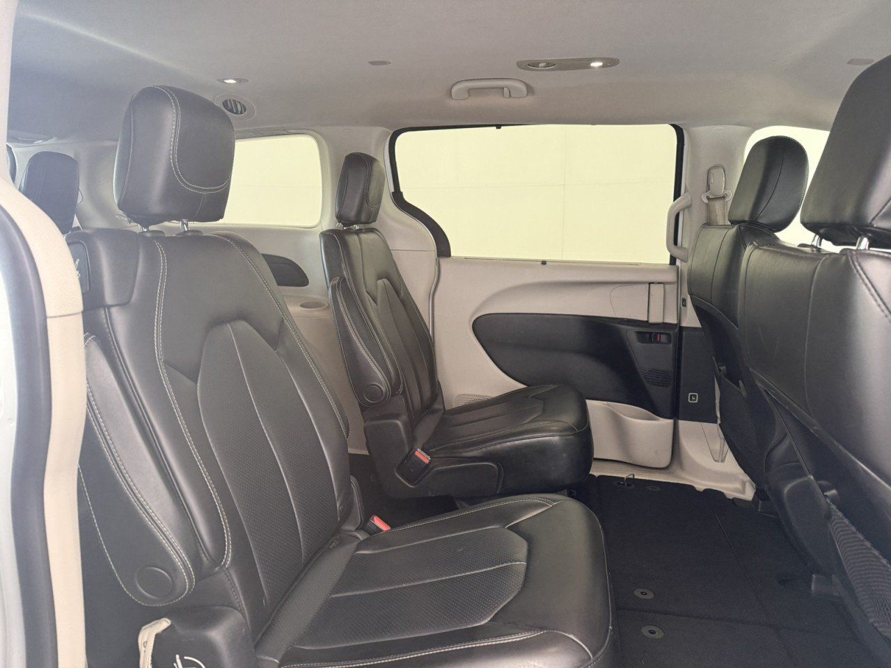 Used 2021 Chrysler Voyager Lxi FWD image 13