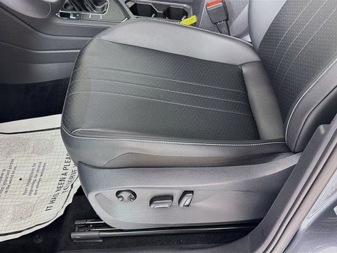 Certified 2023 Volkswagen Tiguan SE R-Line FWD image 18