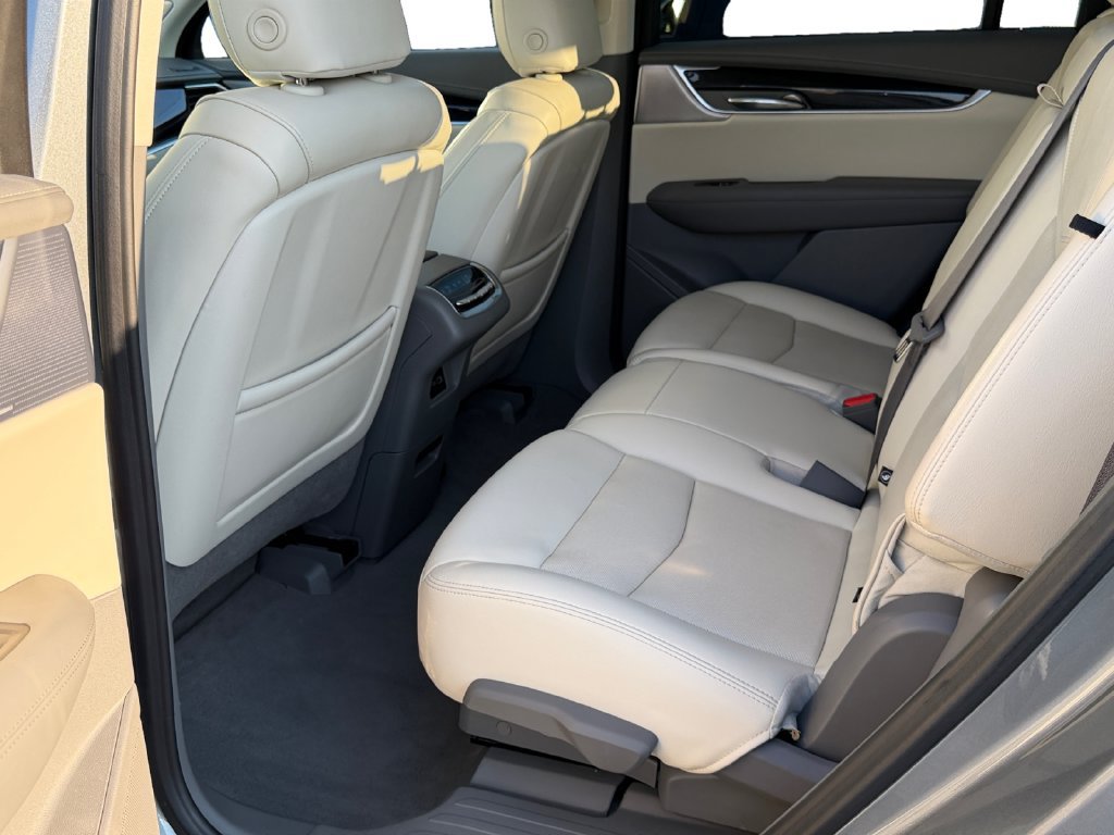Used 2024 Cadillac XT6 Premium Luxury AWD/4WD image 12
